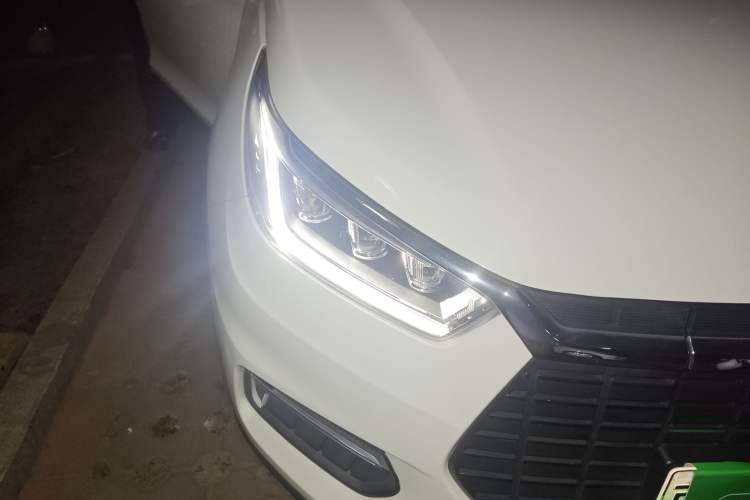 Used BYD Yuan New Energy 2019 EV535 Smart Connect Trendsetting Model Right Front Headlight