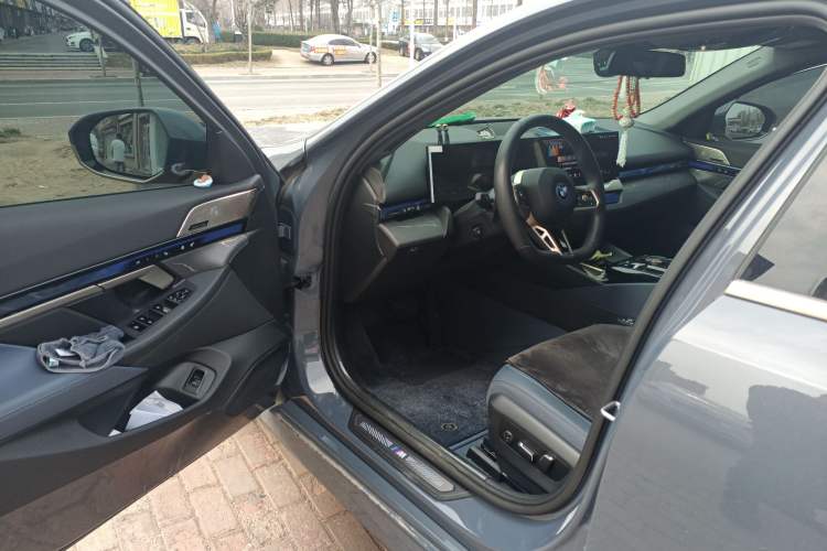 Used BMW i5 2024 eDrive 35L Luxury Model with M Sport Package