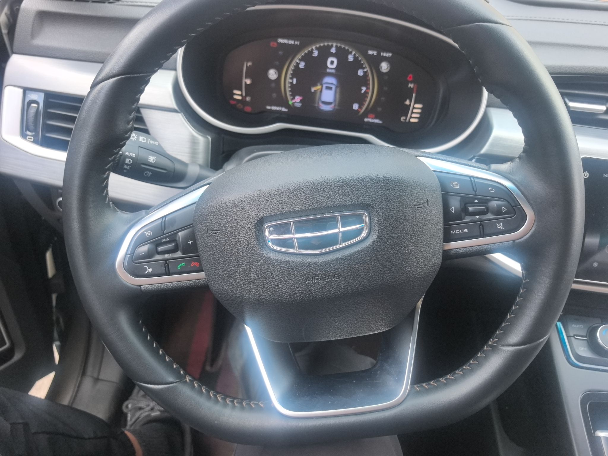 Geely Auto Emgrand X7 Sport 2022 1.8TD DCT Zhiya Trim — снимка 13