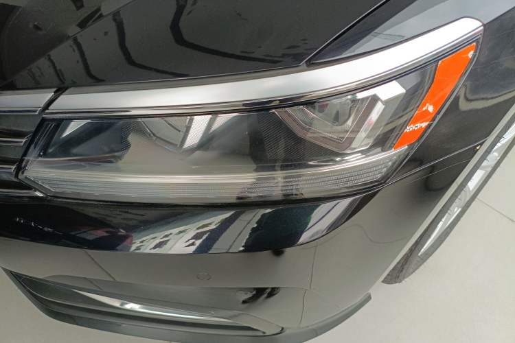 Used Volkswagen Passat 2017 330TSI DSG Luxury Edition Left Front Headlight