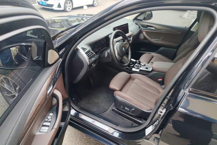 Used BMW X3 2023 xDrive30i Leading Model M Night Edition Package Driver Seat