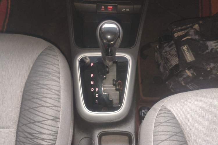 Used Kia Pegas 2020 Revised Version 1.4L Automatic Comfortable with Sunroof Gear Lever