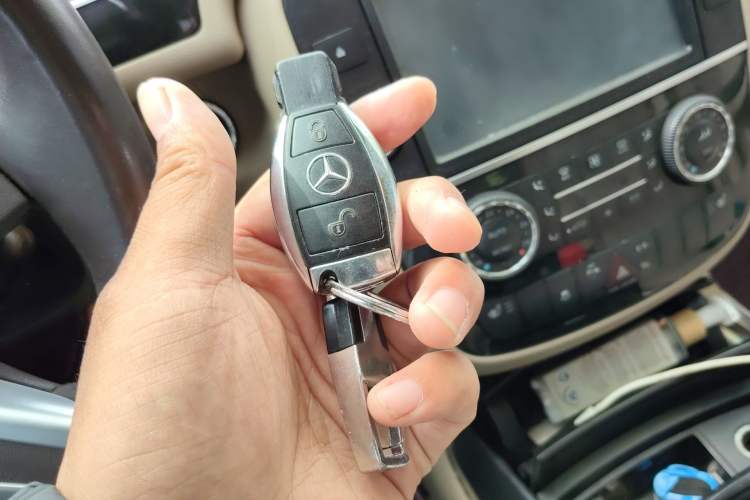 Used Mercedes-Benz R-Class 2014 R 320 4MATIC Luxury Model Vehicle Key