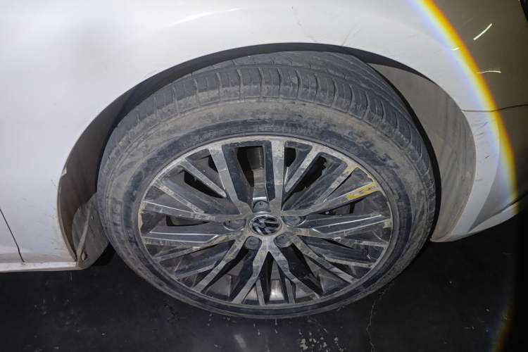 Used Volkswagen FAW-Volkswagen CC 2015 2.0 TSI Ultimate Model Right Front Wheel Hub