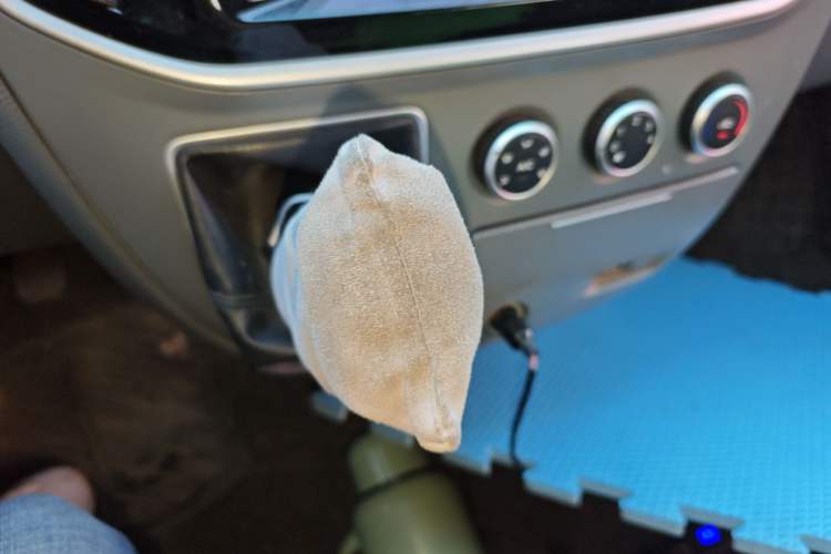 Used SAIC MAXUS Xintu V80 2019 2.5T Classic Model 6-Speed Manual Aotong Long Wheelbase Mid-Height 7-Seater Gear Lever