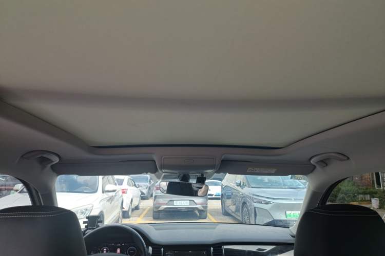 Used Skoda Kodiaq 2019 Facelifted TSI330 5-Seater Two-Wheel-Drive Luxury Enjoyment Edition China VI Standard Headliner