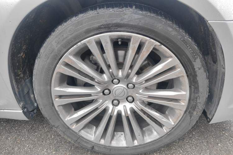 Used Chrysler 300C 2012 3.6L Luxury Edition Right Front Wheel Hub