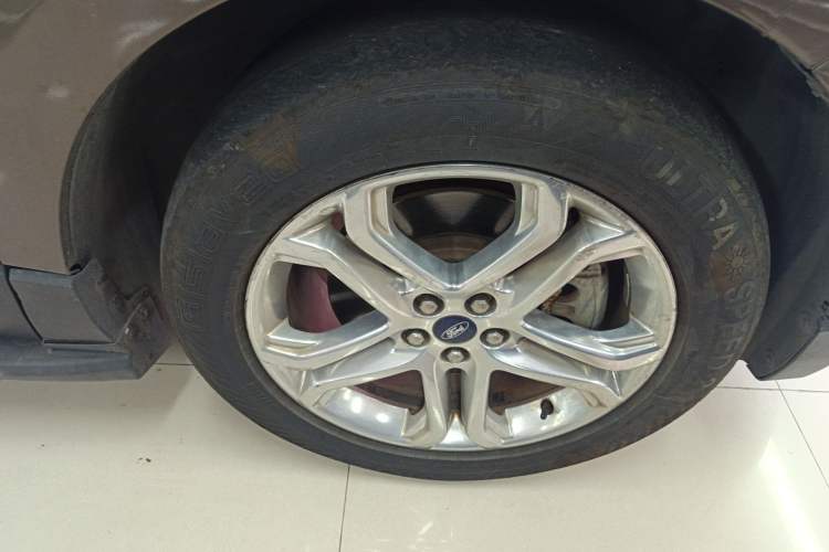 Used Ford Edge 2016 EcoBoost 245 Two-Wheel-Drive Titanium 7-Seater Right Front Wheel Hub