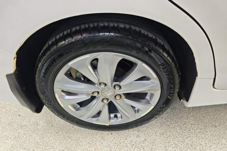 Used Honda Jade 2017 1.8L automatic Comfort version 5 seats Right Rear Wheel Hub