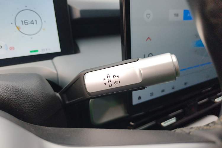 Used AION Y 2023 Plus 510 Enjoy Edition Gear Lever