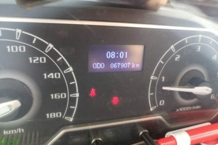 Used SAIC MAXUS Xintu V80 2018 2.5T 6-speed manual Aoyuntong short-wheelbase ultra-low roof 5- or 6-seat model
