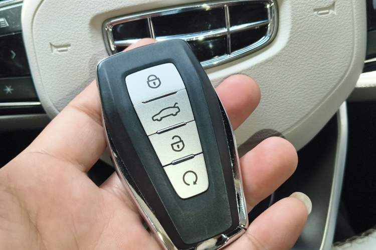 Used Geely Auto Monjaro L 2021 2.0TD DCT EVO Two-Wheel Drive Smart Luxury Version Vehicle Key