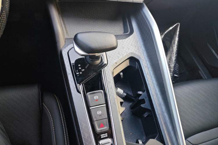 Used Geely Auto Preface 2023 1.5TD Kunlun Edition Gear Lever