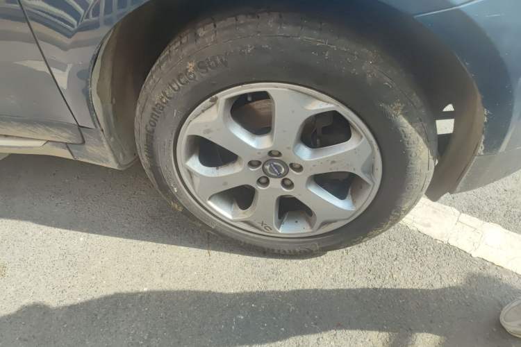Used Volvo XC60 2012 T5 Comfort Edition Right Front Wheel Hub