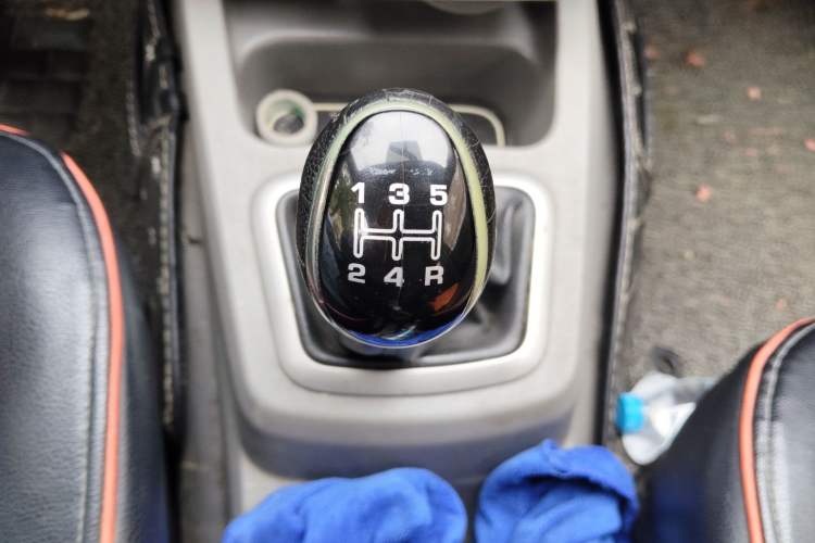 Used BAIC Weiwang M20 2014 1.5L Comfort Version BJ415B Gear Lever