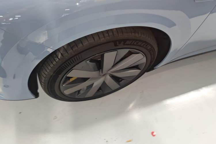 Used Li Auto i8 2025 Model Standard Version Left Front Wheel Hub