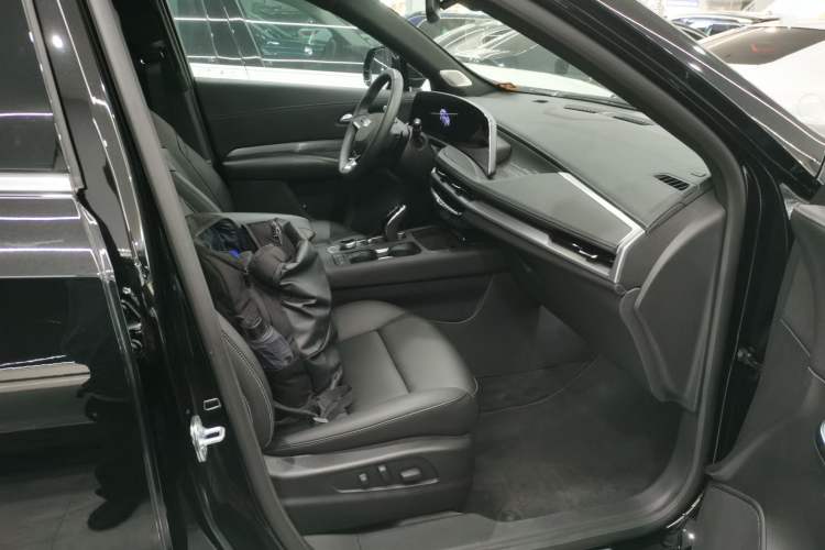 Used Cadillac XT4 2024 28T Two-Wheel-Drive Luxury Version Right Front Seat