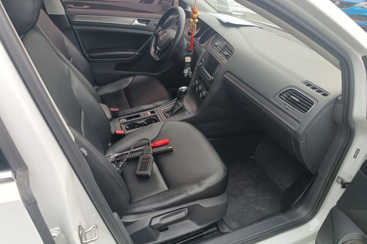 Used Volkswagen Golf 2016 230TSI Automatic Comfort Version
