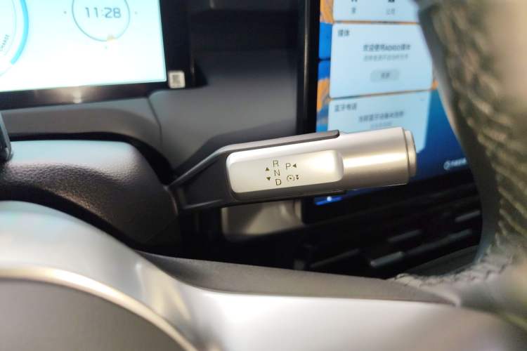 Used AION Y 2022 Plus 70 Tech Edition Gear Lever