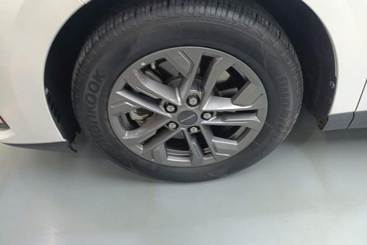 Used SAIC MAXUS G70 2024 2.0T Automatic Luxury Edition 7 Seats Left Front Wheel Hub