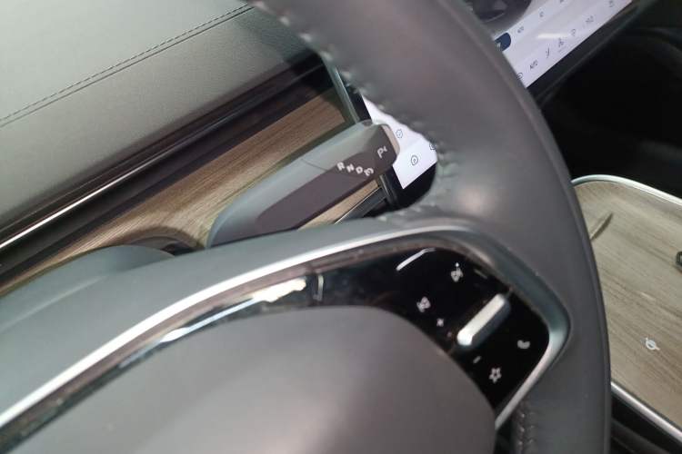 Used CHANGAN NEVO A07 2024 All-Electric "True Fragrant" Edition 515 Elite Model Gear Lever