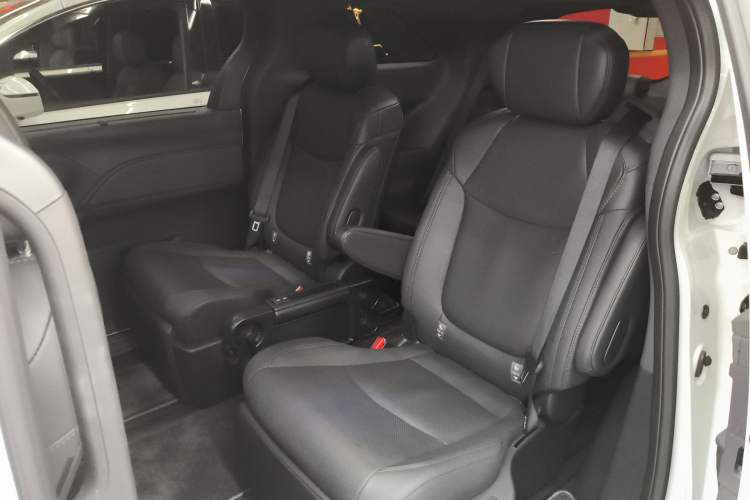 Used Toyota SIENNA 2024 2.5L Hybrid Four-Wheel Drive Prestige Edition Left Rear Seat