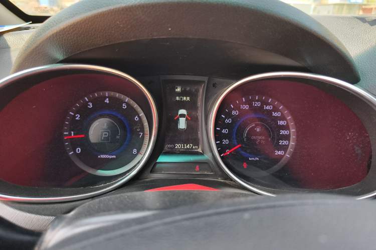 Used Hyundai Santa Fe 2015 2.0T Automatic Two-Wheel Drive Smart Version 5 Seats Instrument Cluster