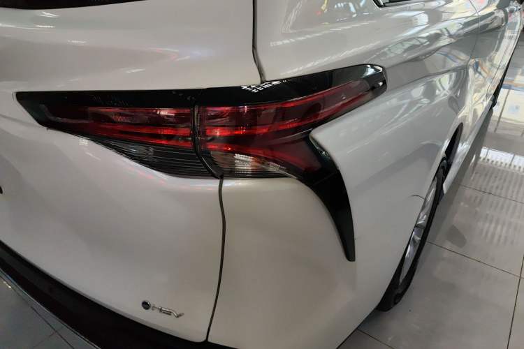 Used Toyota Granvia 2024 2.5L Hybrid Comfort Edition
