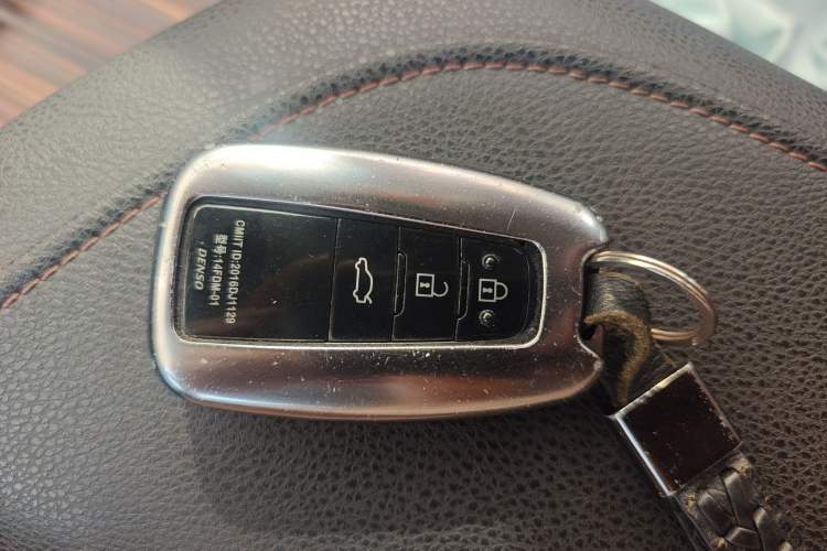 Used Toyota Camry 2019 2.5G Luxury Edition China VI Standard Vehicle Key