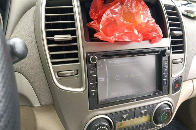 Used Nissan Sylphy 2012 Classic 1.6XE Manual Comfort Edition Audio And AC Panel