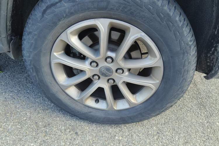 Used Jeep Grand Cherokee 2012 3.6L Flagship Navigation Edition