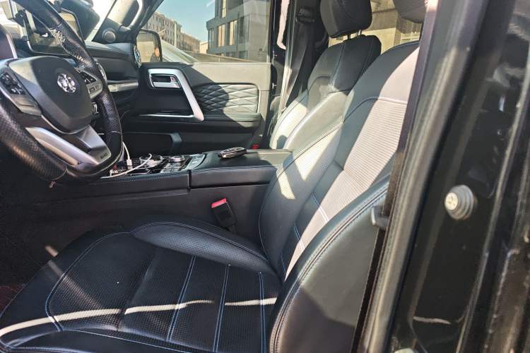 Used BAIC Off-Road BJ40 2019 2.3T Automatic Four-Wheel Drive Urban Hunter Edition Premium Model China VI Emission Standard
