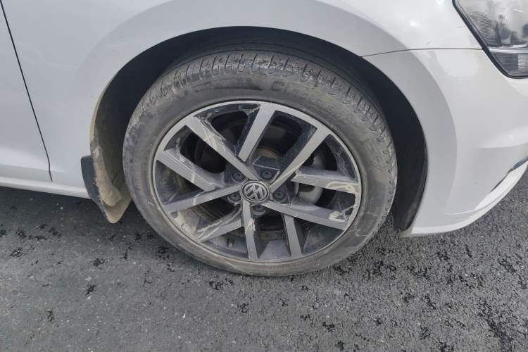 Used Volkswagen Golf 2020 Zhiai Edition 280TSI DSG Comfort Model Right Front Wheel Hub