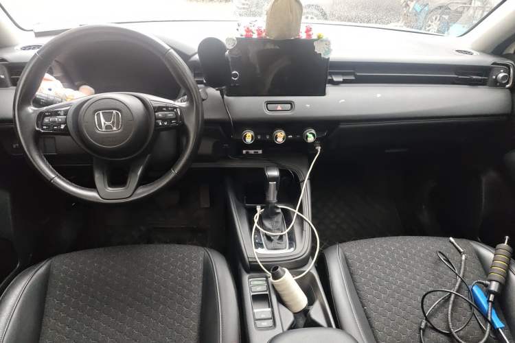 Used Honda XR-V 2023 Facelift 1.5L CVT Trend Edition Center Console