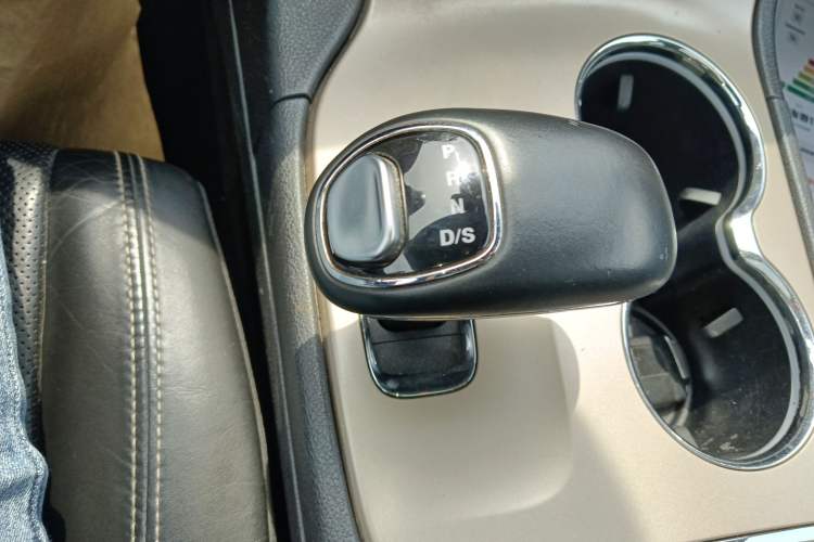 Used Jeep Grand Cherokee 2014 3.6L Elite Navigation Edition Gear Lever