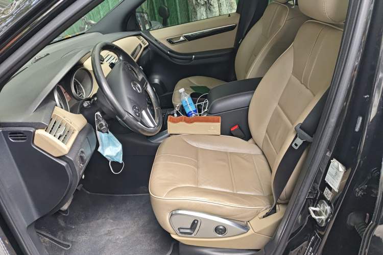 Used Mercedes-Benz R-Class 2015 R 320 4MATIC Luxury Model Left Front Seat