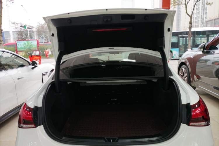 Used Mercedes-Benz A-Class 2022 Revised Version A 200 L Sport Sedan Fashionable Style
