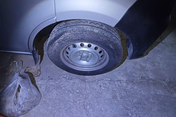 Used CHANGAN KUAYUE Xing V3 2023 1.5L Gasoline Comfort Model 7-Seater Passenger Vehicle Right Front Wheel Hub