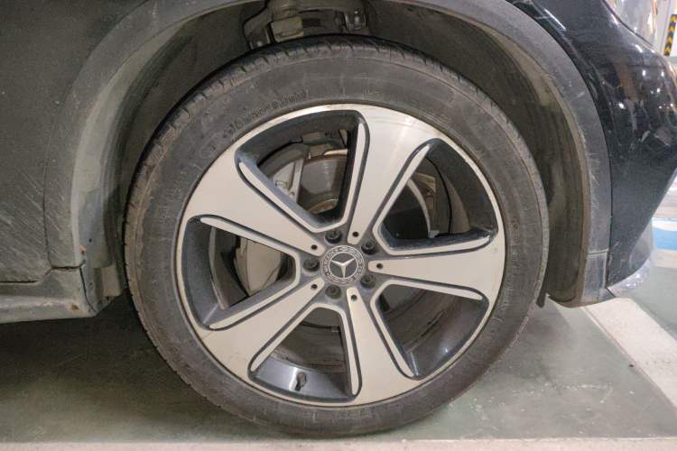 Used Mercedes-Benz GLC 2019 GLC 300 L 4MATIC Dynamic Model Right Front Wheel Hub