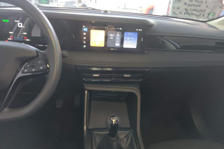 Used Roewe i5 2023 1.5L Manual Comfort Edition
