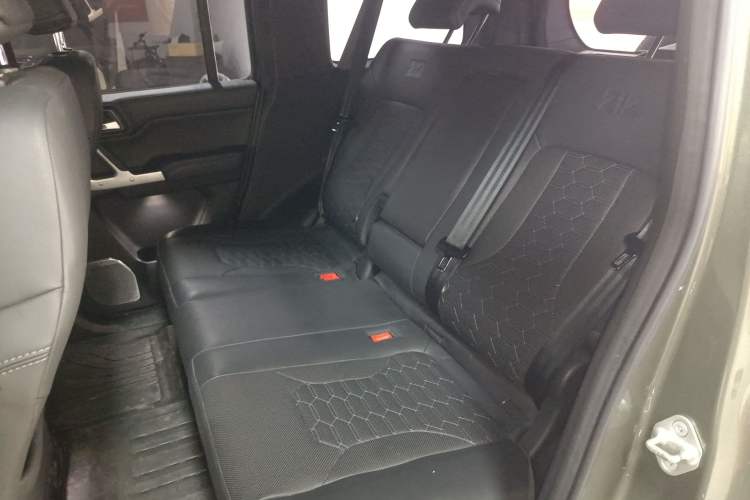 Used 212 T01 2024 2.0T Explorer
