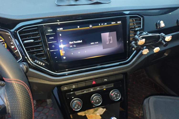 Used Volkswagen T-ROC 2022 280TSI DSG Two-Wheel Drive Comfort PLUS Audio And AC Panel