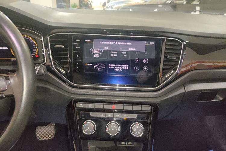 Used Volkswagen T-ROC 2021 280TSI DSG Two-Wheel Drive Comfort Connect Edition Audio And AC Panel