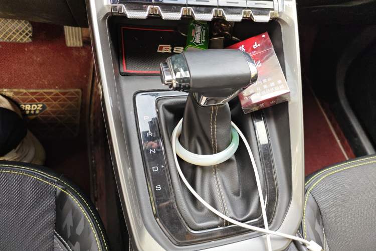 Used Baojun RS-3 2020 1.5L CVT Elite Version with 24-Hour Online Service Gear Lever