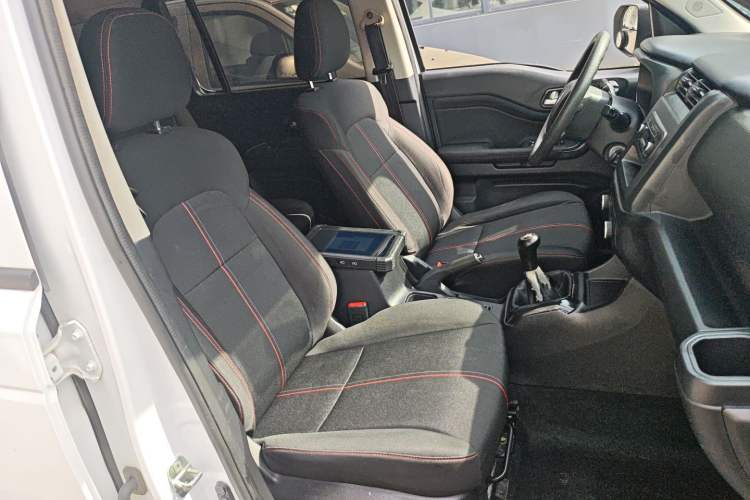 Used CHANGAN OSHAN X70A 2019 1.5L Manual Basic Version China VI Standard Right Front Seat