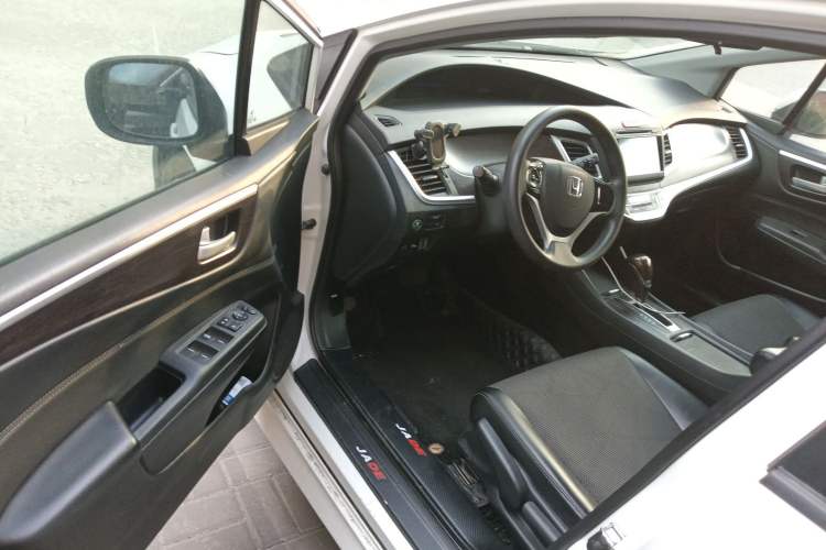 Used Honda Jade 2013 1.8L automatic Comfort version 5 seats
