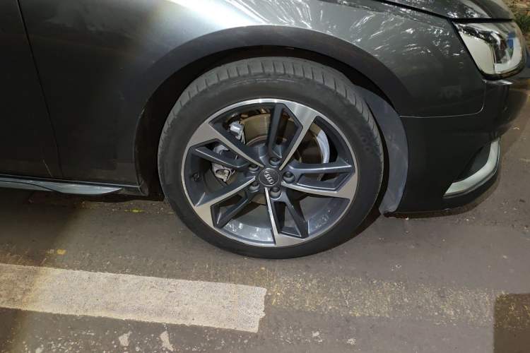 Used Audi A4L 2020 40 TFSI Fashionable and Elegant Model
