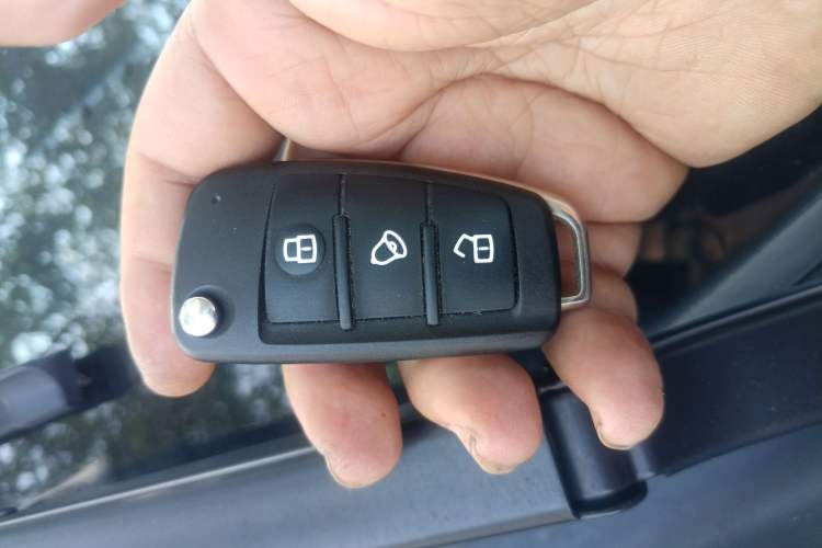 Used JAC Refine M3 2024 PLUS 2.0L HEV Elite Edition Vehicle Key