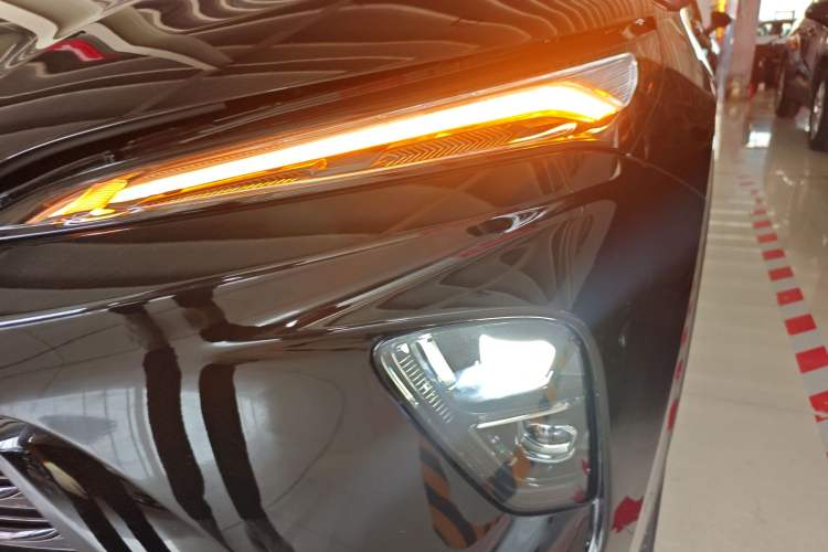 Used Buick Envision 2025 Encore Plus 28T Two-Wheel-Drive Platinum Edition Left Front Headlight