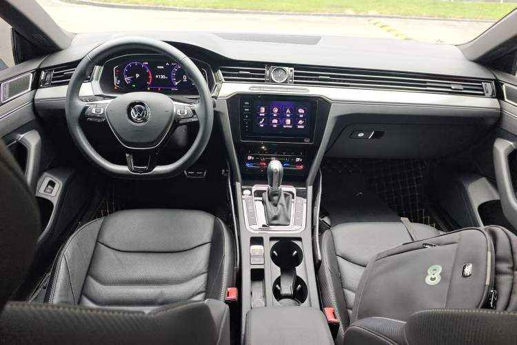 Used Volkswagen FAW-Volkswagen CC 2020 330TSI Glamour Edition China VI Standard Center Console